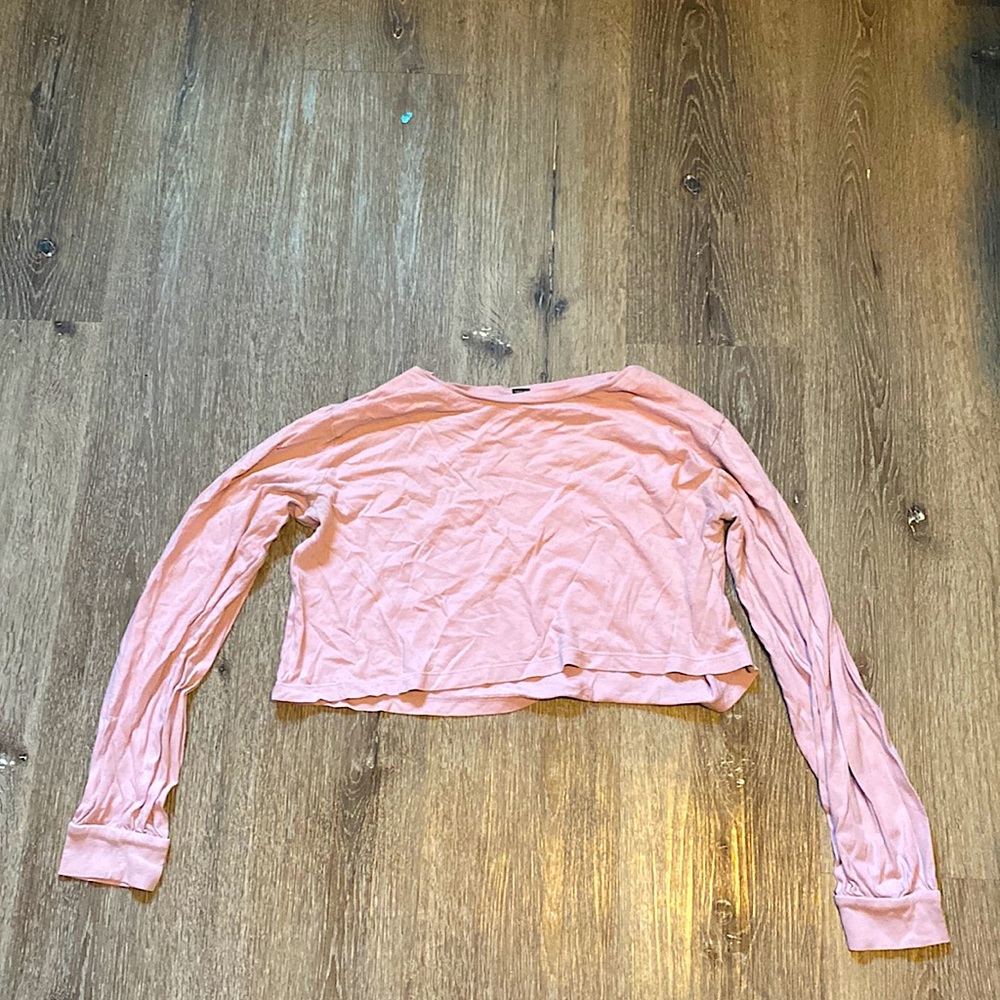 Pink long sleeve crop top